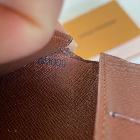 Louis Vuitton Monogram Men's Wallet Bifold Card Holder - Picture 5 of 11